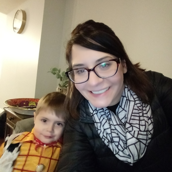 Meet your Posher, Jenny - Picture 2 of 2